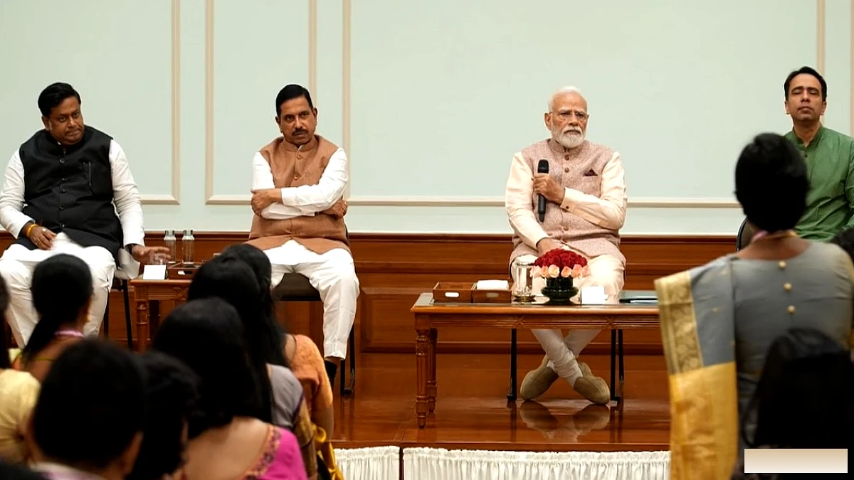 PM मोदी ने शिक्षकों से बच्चों के जीवन में गहराई से जुड़ने की अपील