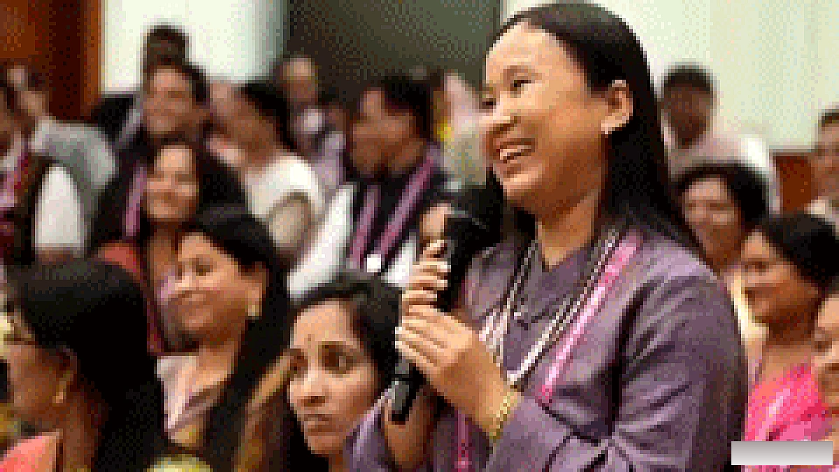 प्रधानमंत्री मोदी ने शिक्षकों से मुलाकात में पूछा, 'अच्छे वक्ता बनने के लिए क्या करें?' शिक्षिका के जवाब पर हँसे
