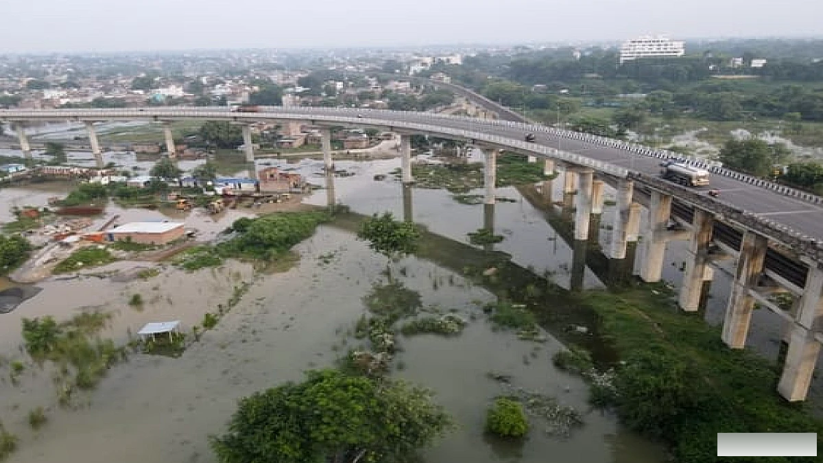छह प्रखंड की 28 पंचायतें बाढ़ की चपेट में, 35 हजार आबादी प्रभावित; ऊंचे स्थानों पर जा रहे