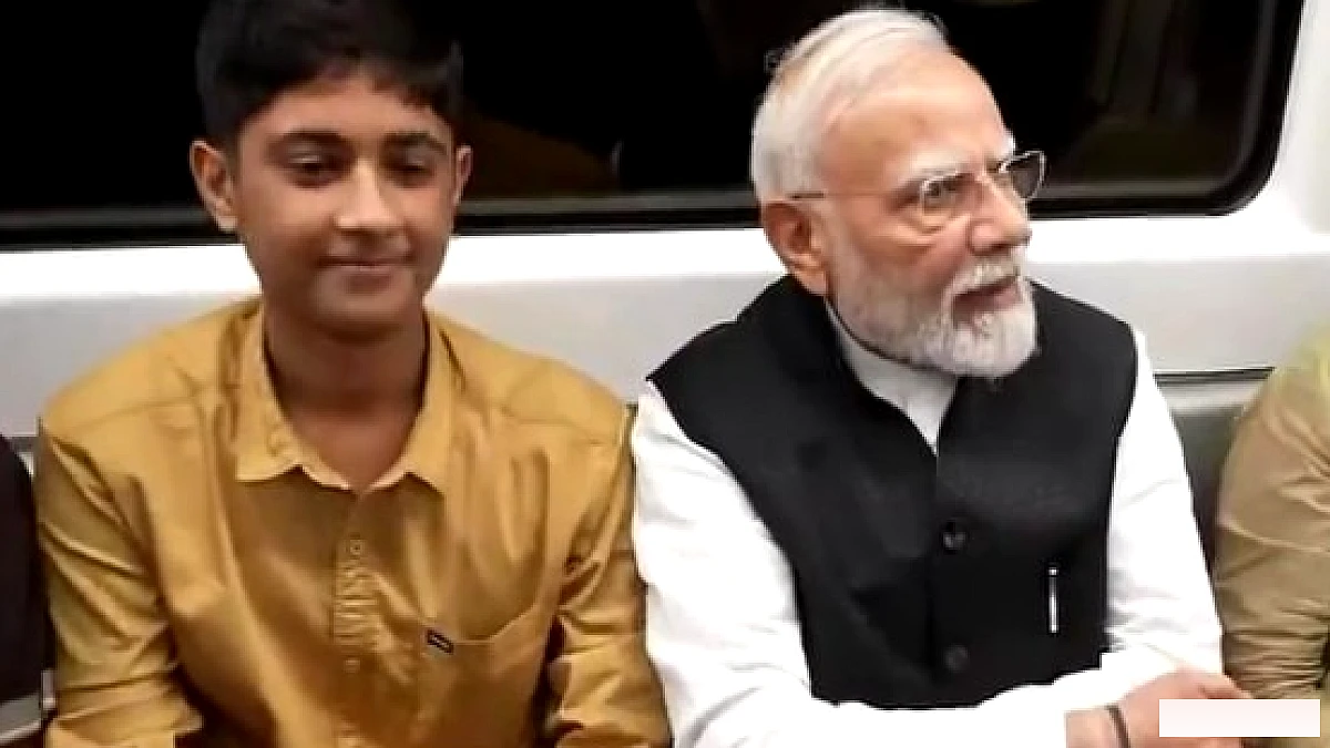 प्रधानमंत्री नरेंद्र मोदी ने मेट्रो से दिल्ली यूनिवर्सिटी के SRCC में शताब्दी समारोह में भाग लिया