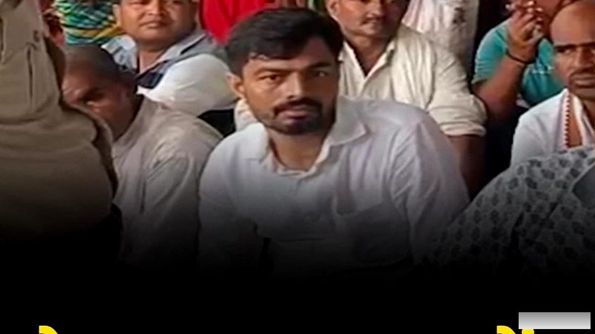 बाढ़ राहत में कोताही, धरने पर लोगों का विरोध
