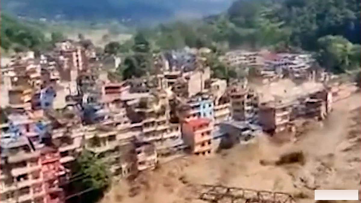 नेपाल में 10 दिन बाद मलबे में दबी महिला को बचाया गया