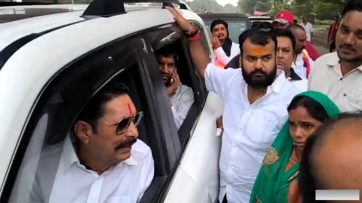 गंगा स्नान के दौरान बाढ़ में समाई 60‑वर्षीय महिला, परिजनों ने पूरे दिन खोज जारी