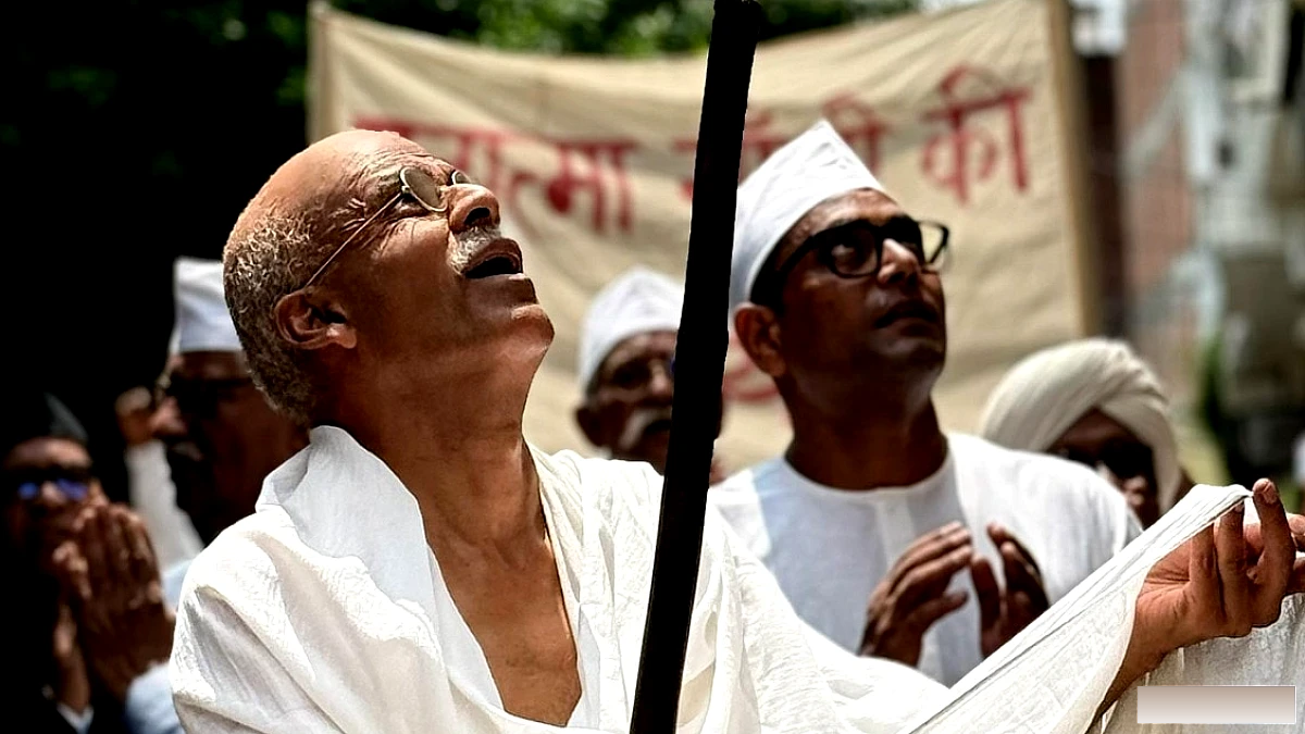 मनोज बजपेई को मिलेंगे महात्मा गांधी की भूमिका में, सुधीर मिश्रा की नई फिल्म का फर्स्ट लुक जारी