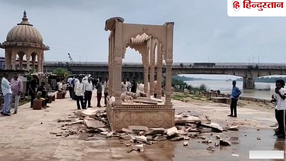 श्मशान घाट पर अचानक भरभराकर गिर गया गुंबद, नीचे बैठे वकील की मौत; एक की हालत गंभीर