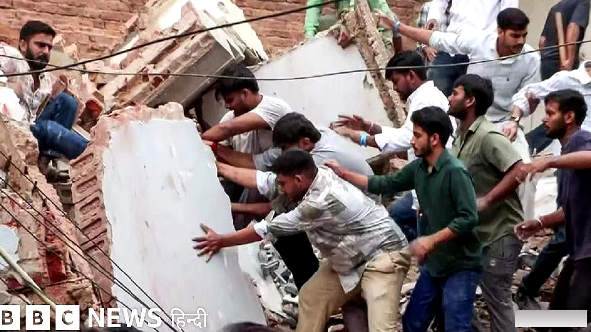 दिल्ली में एक इमारत ढही, चश्मदीद ने कहा- मलबे के अंदर से आ रही हैं बचाने की आवाज़ें