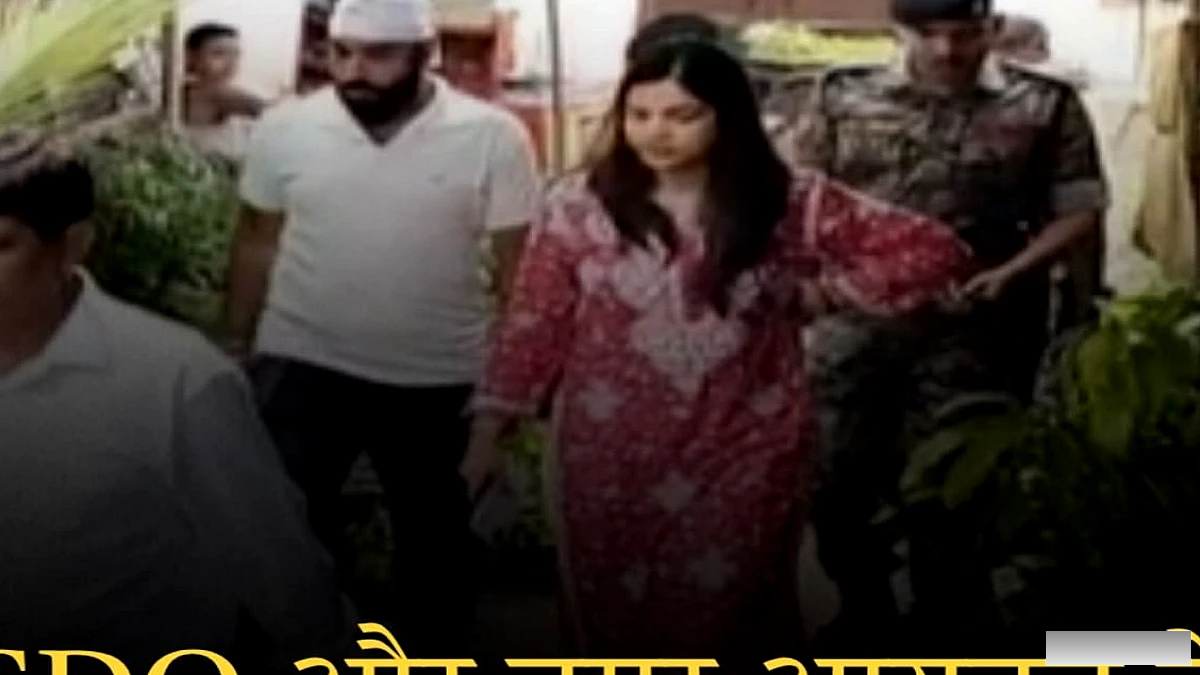 सदर एसडीओ प्रिया रानी और नगर आयुक्त ने रैन बसेरा में ओझा टाउन हॉल व लाइब्रेरी का निरीक्षण किया