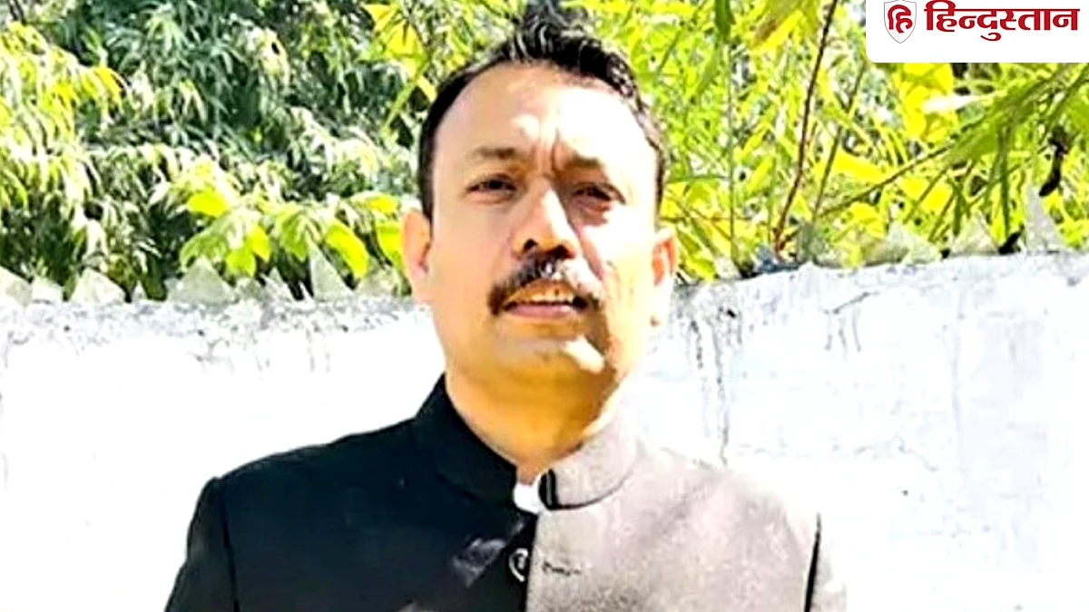 पूर्व पीसीएस अधिकारी अलंकार अग्निहोत्री को बड़ी झटका, राष्ट्रीय अधिकार मोर्चे के करीब 40 पदाधिकारियों ने दिया सामूहिक इस्तीफा