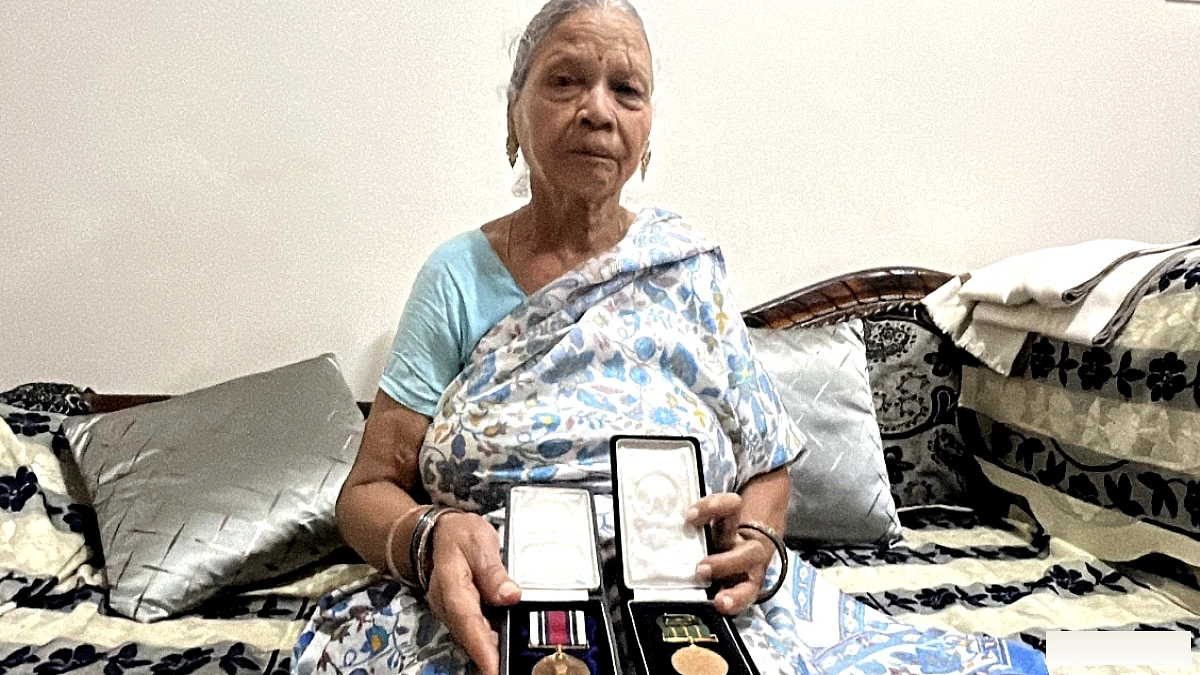 शहीद की माँ ने कहा, "शौर्य चक्र वापस कर दूँगी, जमीन नहीं मिलेगी तो