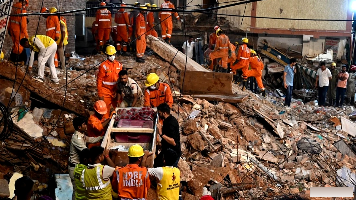 6 मौतों के बाद प्रशासन ने सटी बिल्डिंग खाली करने का नोटिस जारी, MCD ने अवैध इमारतों पर कड़ी कार्रवाई