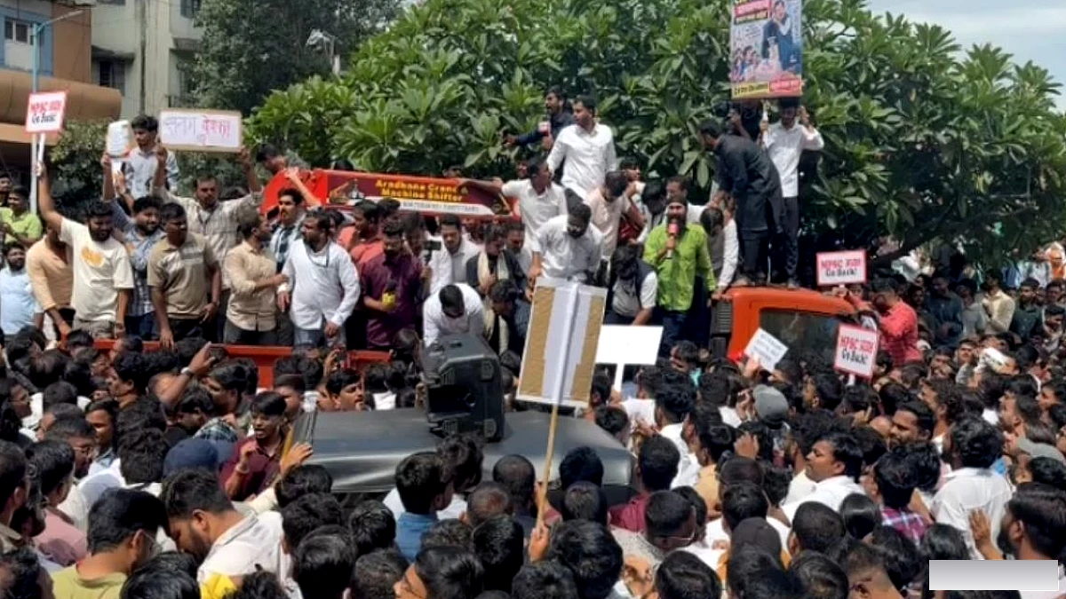 पुणे में जन‑ज़ी छात्रों ने सरकारी भर्ती परीक्षाओं की पारदर्शिता की माँग में बड़ा प्रदर्शन किया