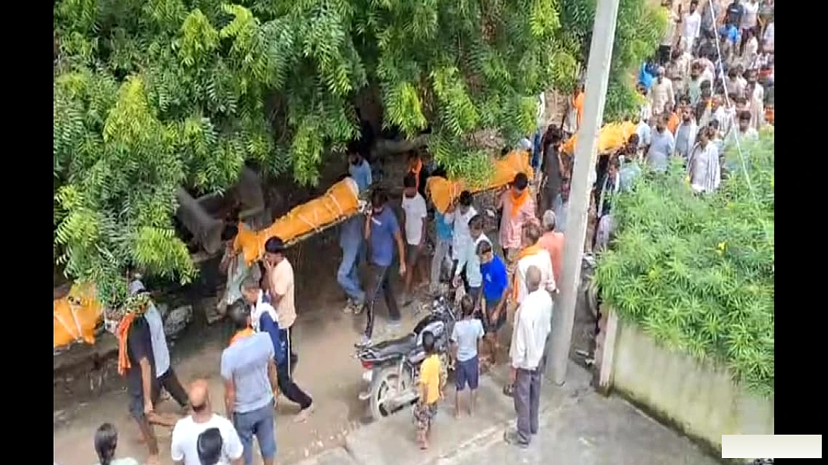 चहकते आंगन से एक साथ उठीं चार अर्थियां, पिता और तीन बेटियों को अंतिम विदाई