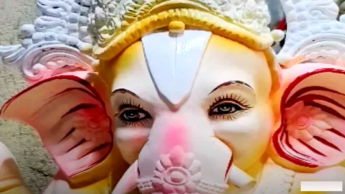मुजफ्फरपुर में गणेश पूजा के लिये 100 से 15,000 रुपये तक की मूर्तियों का निर्माण, कारीगरों में उत्साह