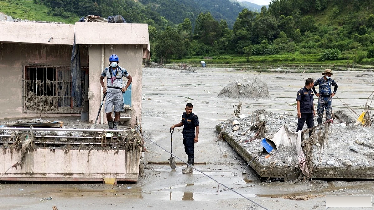 बाढ़ में मिली सोना‑चांदी को पुलिस स्टेशन में जमा करें, चोरी‑धोखाधड़ी पर कड़ी कार्रवाई