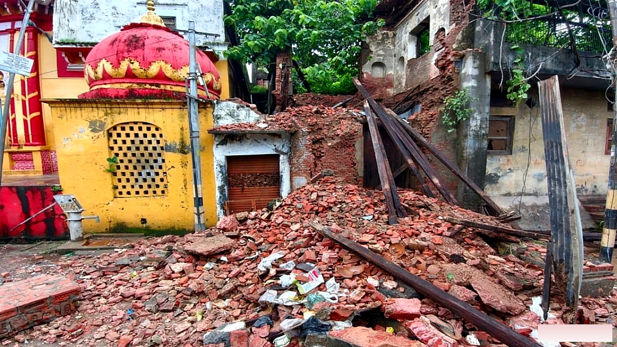 बारिश के कारण भरभराकर गिरे तीन मकान, वाहन दबे, रामगंगानगर में नाली और सड़क धंसी