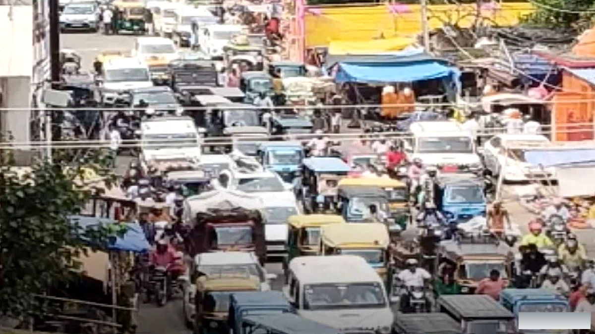 मुज़फ़्फ़रपुर में इमली चट्टी से डीएम आवास तक वाहनों की लंबी कतार, चौतरफा जाम