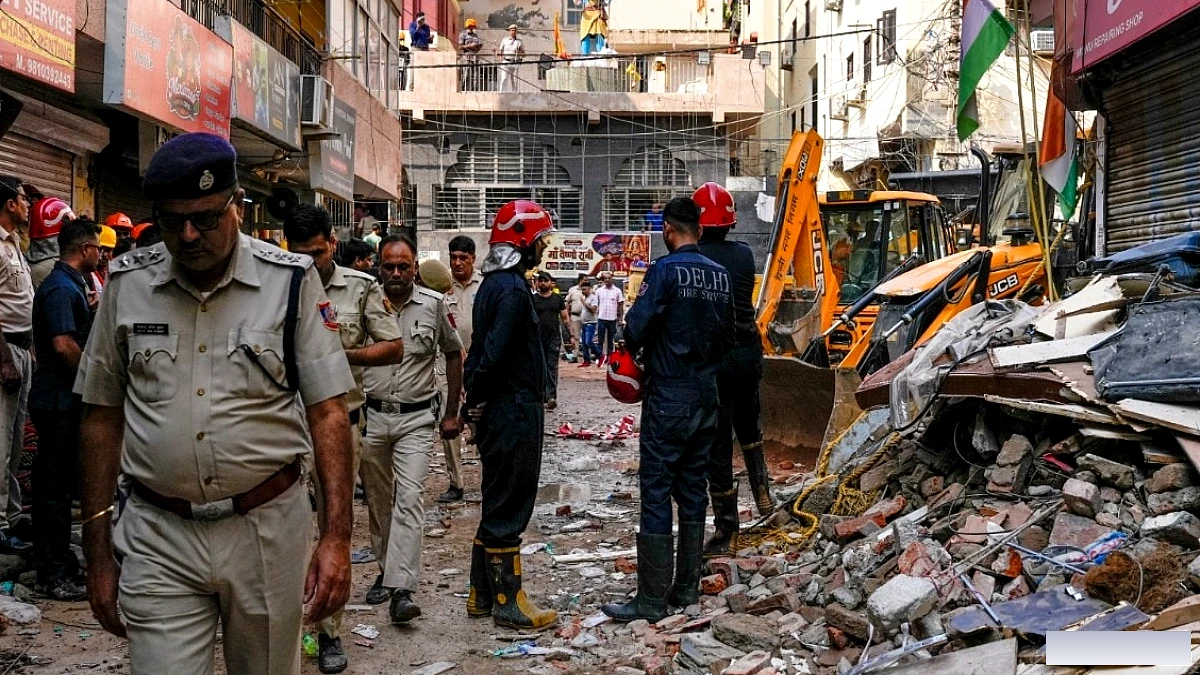 सत्य निकेतन में इमारत ढहने पर MCD के पाँच अफसरों को निलंबित, मालवीय नगर के पिछले हादसे से जुड़ी लापरवाही पर सवाल