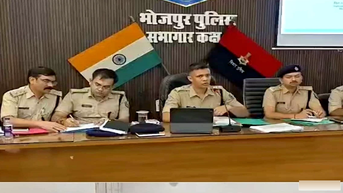 भोजपुर के SP अवधेश दीक्षित ने मासिक अपराध बैठक में अपराध नियंत्रण पर जोर दिया