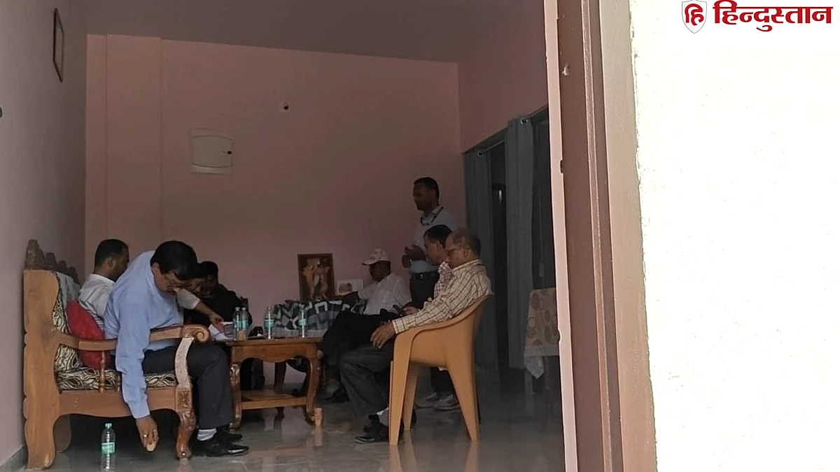 बिहार के BDO आनंद कुमार विभूति के पाँच ठिकानों पर EOU की आय‑से‑अधिक‑संपत्ति केस में छापेमारी