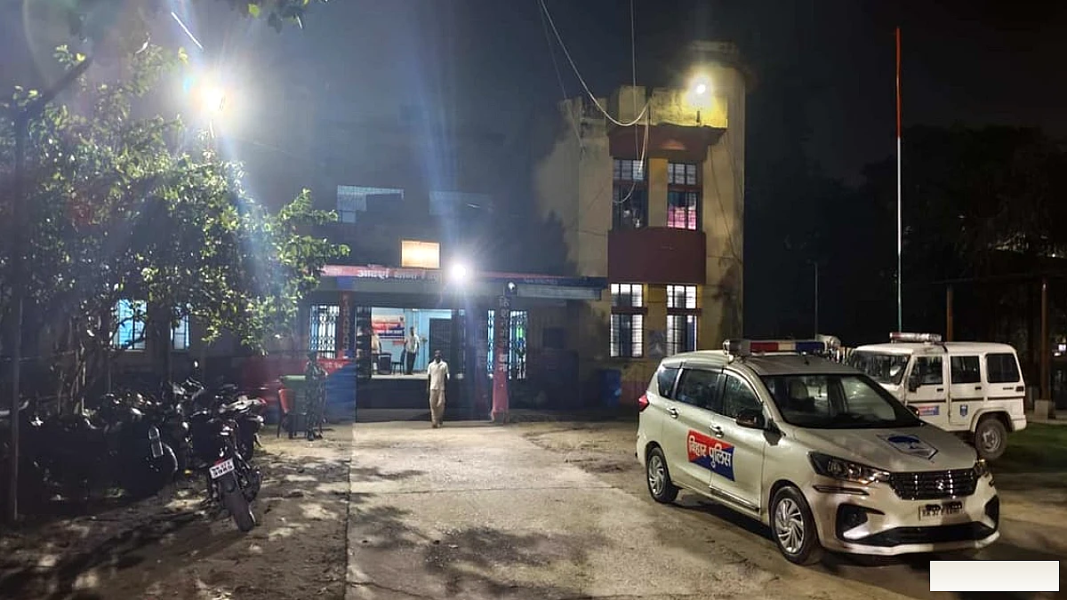 नशीली दवाओं और कोरेक्स सिरप की खेप का किशनगंज कनेक्शन! बंगाल पुलिस ने छापेमारी कर दो को पकड़ा