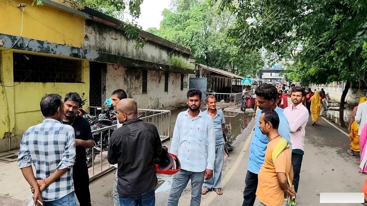 थावे मंदिर से पूजा कर लौट रहा परिवार हादसे का शिकार, पिकअप ने ऑटो में मारी टक्कर; एक की मौत, 4 घायल