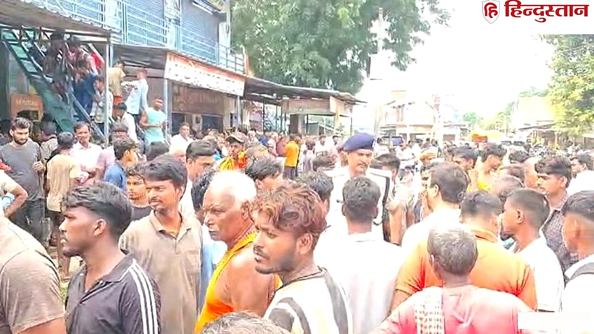 सीवान में ज्वेलरी दुकान पर गोलीबारी, दो लुटेरों को पकड़ा