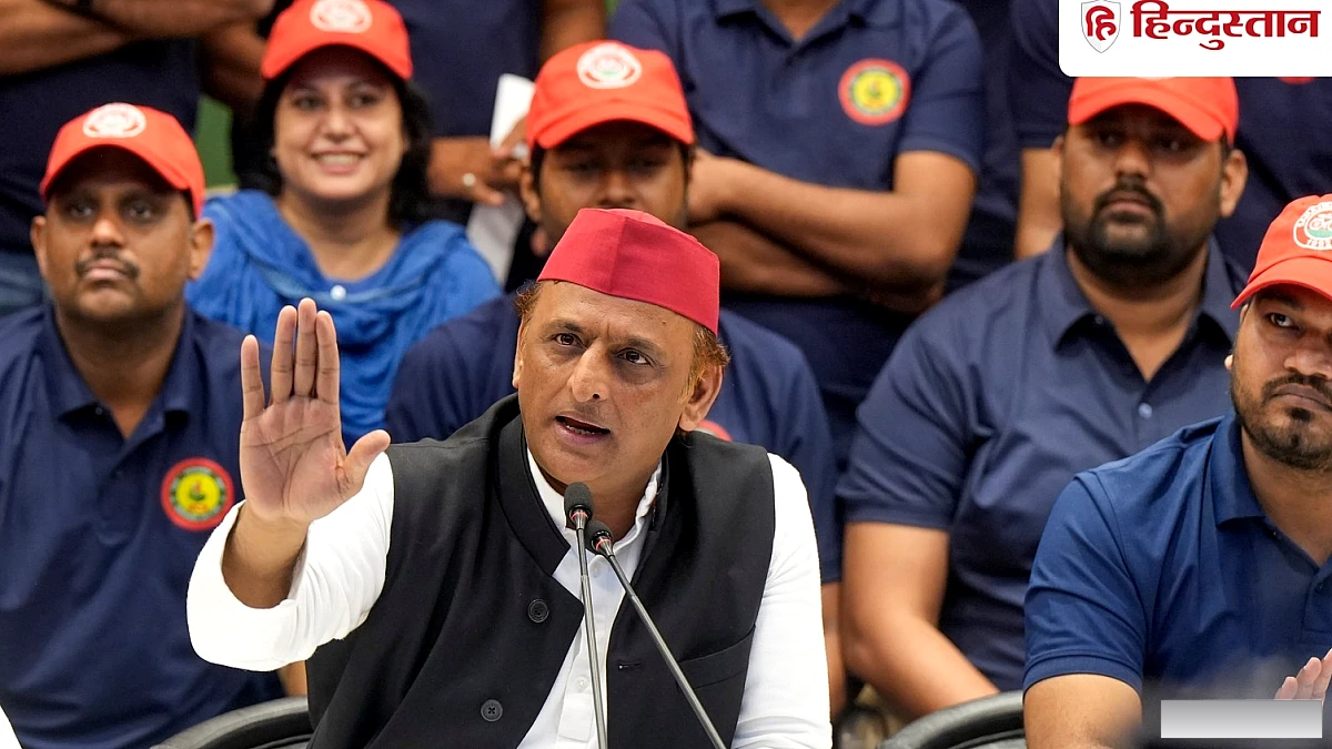 अखिलेश यादव ने समाजवादी छात्र सभा के नीले ड्रेस कोड के साथ 2027 चुनाव रणनीति पर बैठक की