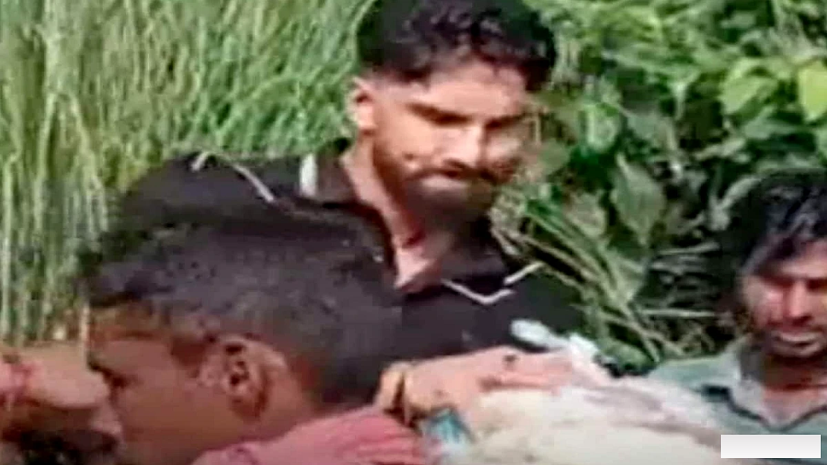 गौरव गौतम ने जन्मदिन पर बेगूसराय में 200 बाढ़ पीड़ितों को राहत सामग्री बाँटी