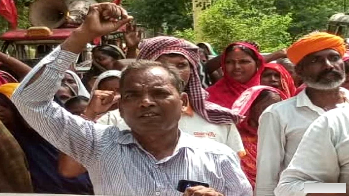 चैनपुर में मजदूर यूनियन ने जुलूस और धरना, 14 मांगों पर प्रखंड कार्यालय पर दबाव डाला