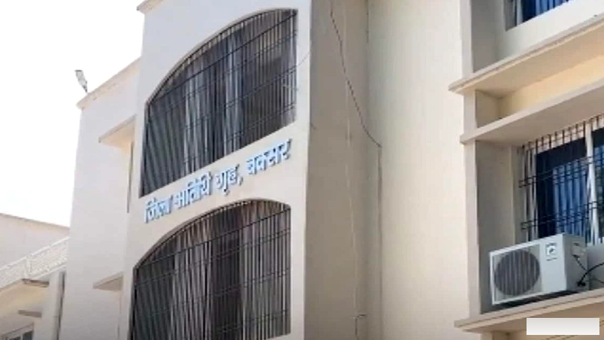 CBI ने बक्सर के प्रधान डाकघर में कार्रवाई: डाक अधीक्षक समेत तीन अधिकारी हिरासत में