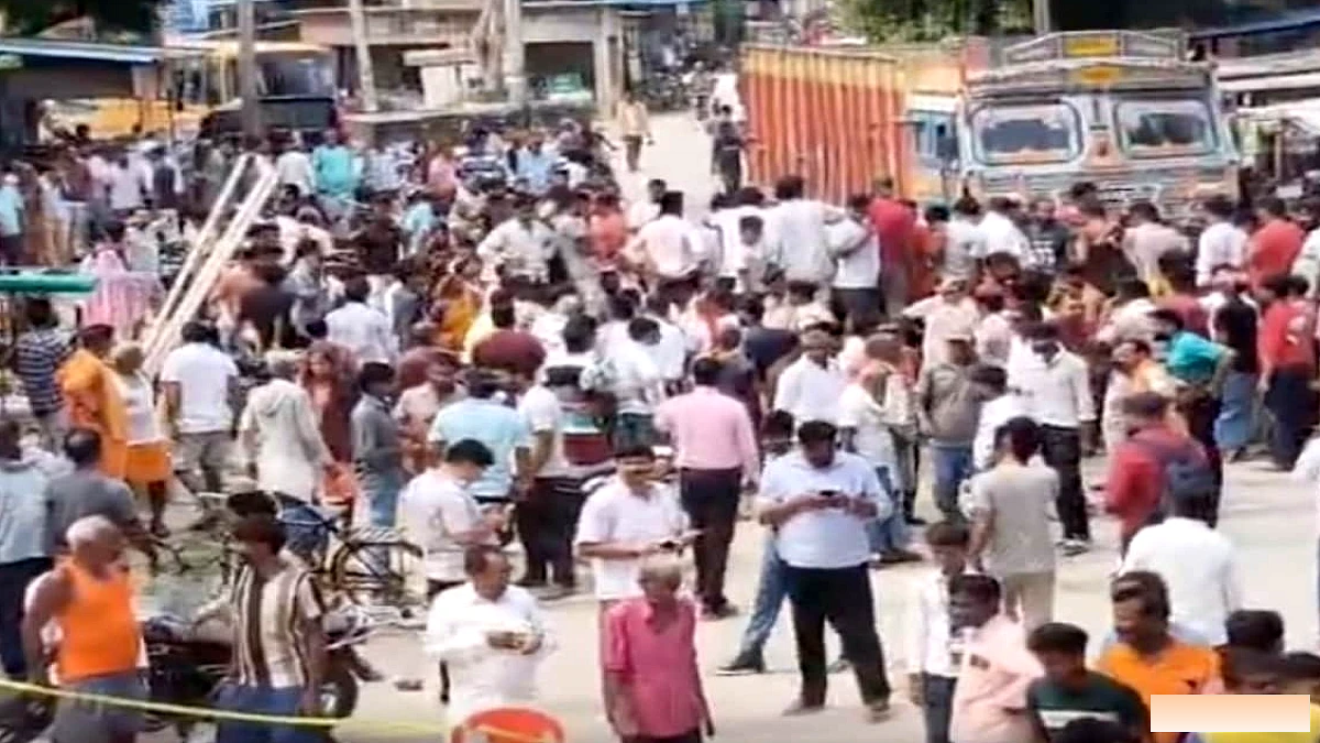 सीवान के टड़वा बाजार में आभूषण दुकान पर लूट की कोशिश, दुकानदार पर गोली चलती, दो अपराधी ग्रामीणों ने पकड़े
