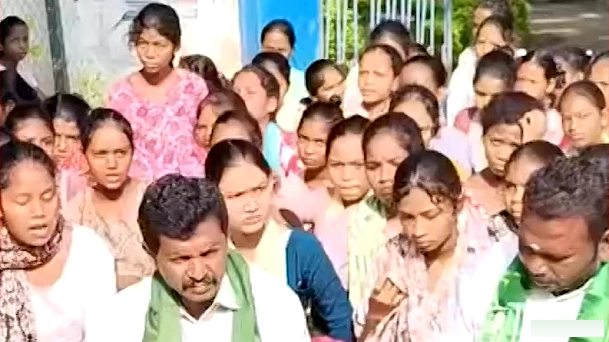 स्कूल में छात्राओं के आरोपों पर प्रिंसिपल ने किया शारीरिक दंड