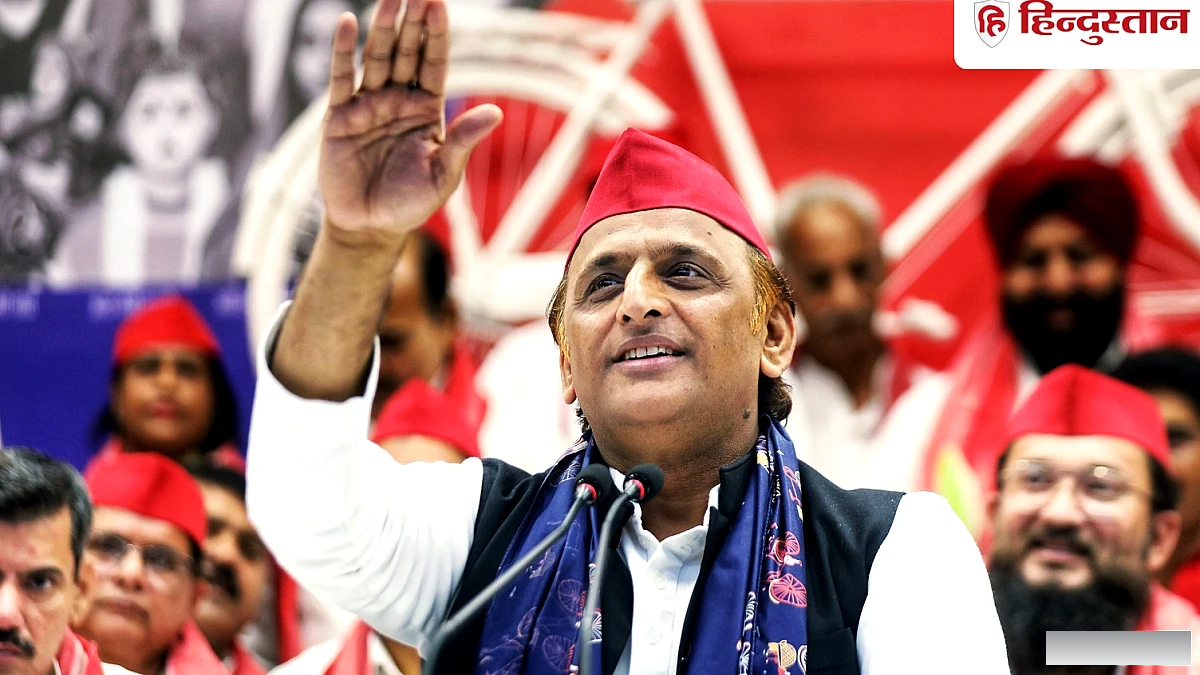 लाल टोपी वाले अखिलेश यादव ने क्यों बदला रंग? ‘नीले’ अवतार में सपा, 2027 से पहले बड़ा संदेश