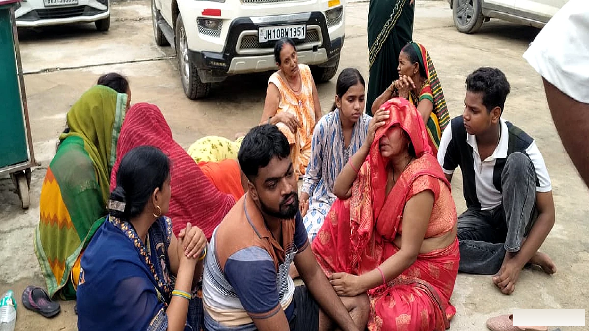बिहार के रोहतास में करंट का कहर: वाहन धोते समय हवलदार समेत दो की मौत, परिवारों में मचा कोहराम