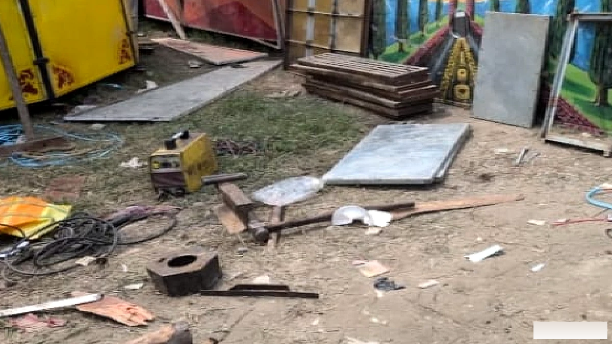 जन्माष्टमी मेले में झूला गिरने की अफवाह से मची भगदड़, 15 से अधिक लोग घायल; टूटी बैरिकेडिंग