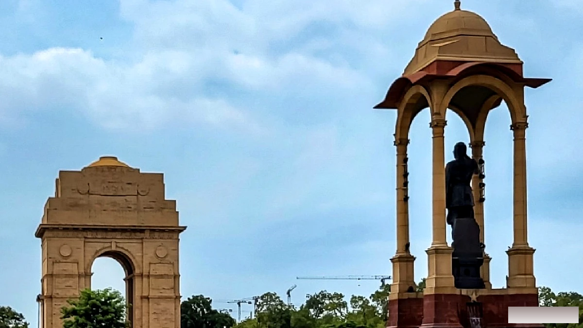 गर्मियों ने फिर बढ़ाई बेचैनी, जानिए कब होगी दिल्ली में बारिश