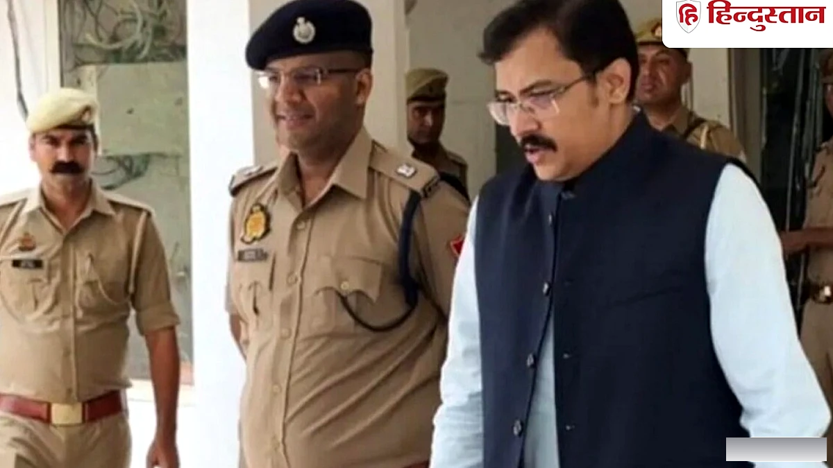 करेसी चेस्ट में 17 करोड़ नकली नोट, मैनेजर के निजी सचिव की संपत्तियाँ सामने