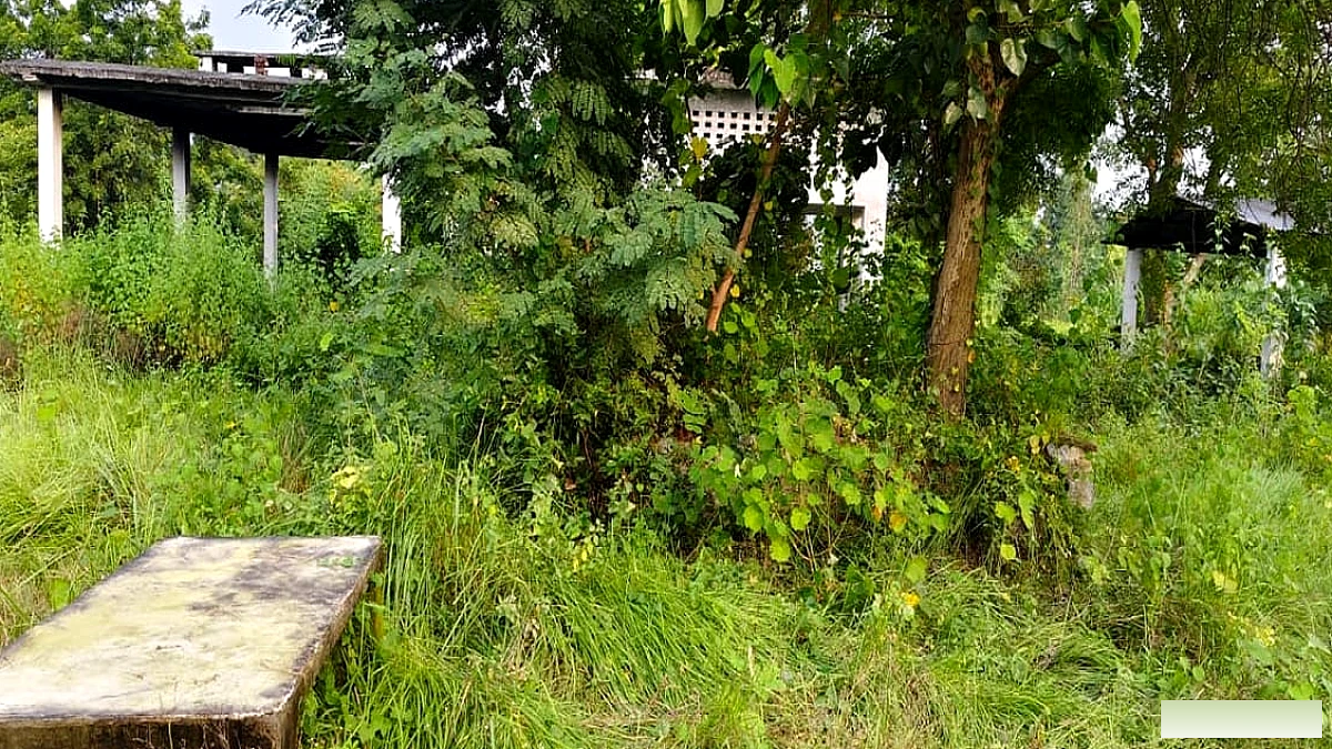 अव्यवस्थाओं में झुलस रहे मुक्तिधाम, शहर सहित ग्रामीण क्षेत्रों में हालत खराब