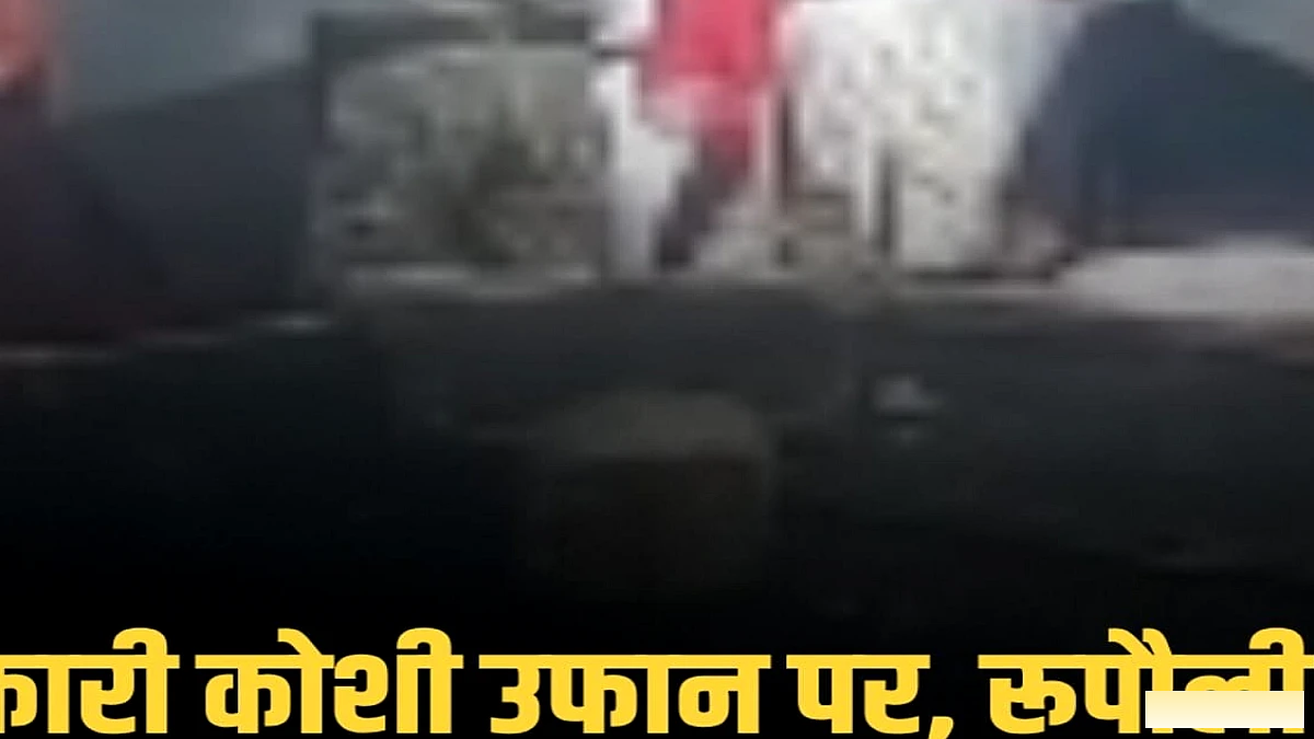 रुपौली में बाढ़ के गंभीर प्रभाव: 30 गांवों में 20,000 परिवार प्रभावित, जिला अधिकारी ने नाव से दौरा किया