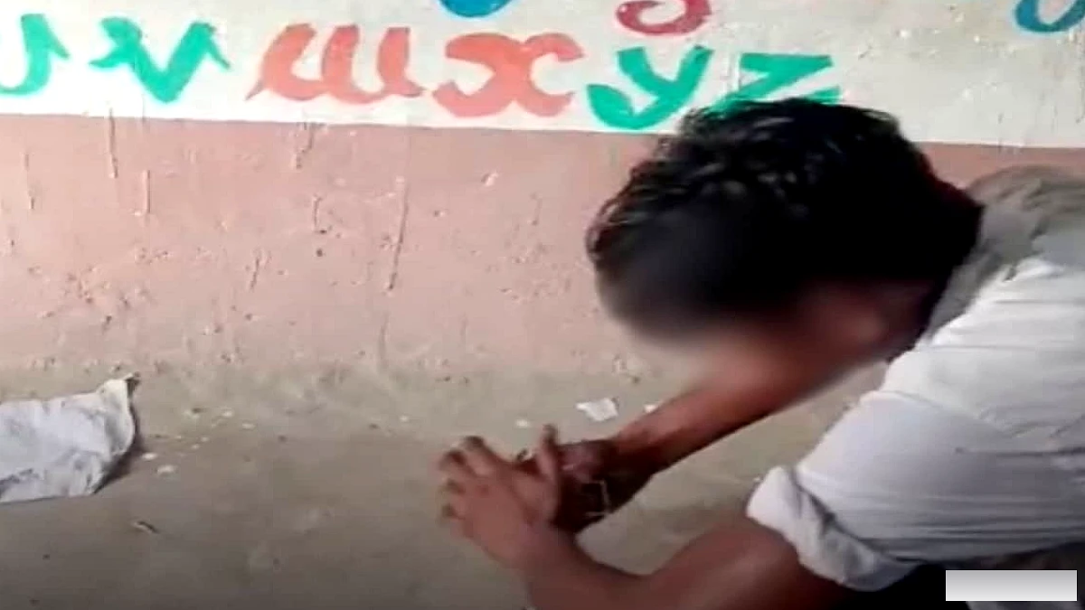 बखरी स्कूल में दो युवकों को नशा करते पकड़ा, पुलिस को सूचित किया