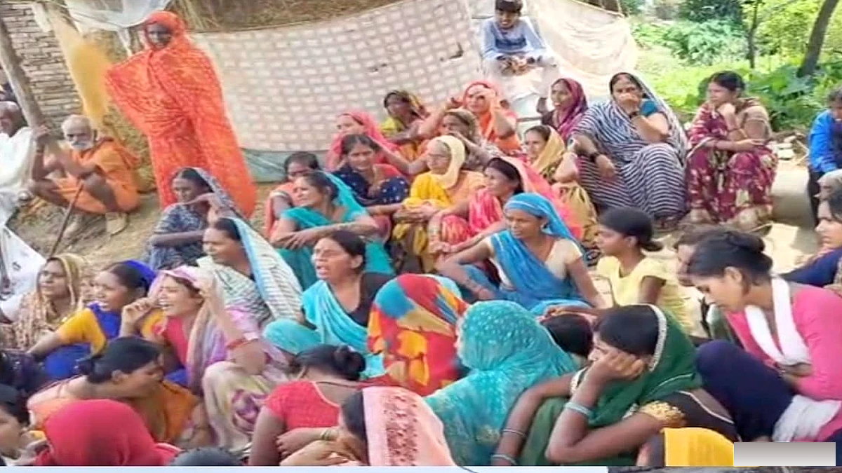 चेनारी में ऑटो सवार मजदूर पर गिरा पेड़, 31 वर्षीय धर्मेंद्र पासवान की मृत्यु