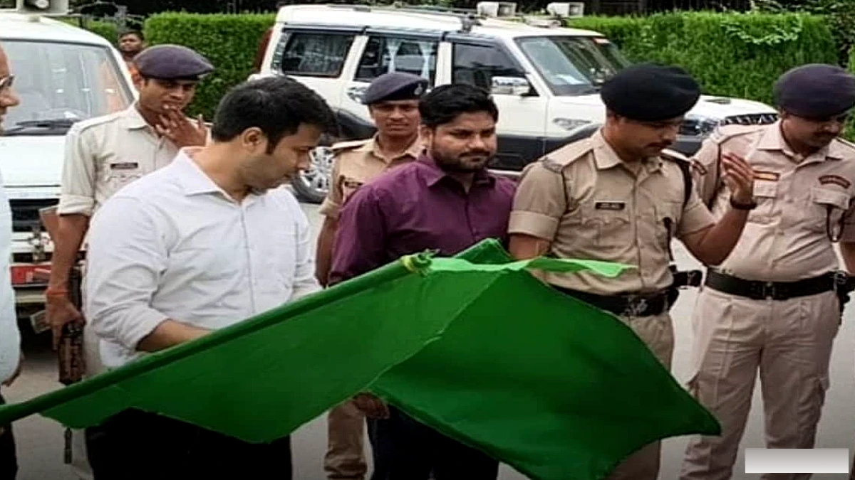डीएम कुमार अनुराग ने भभुआ में जागरूकता रथ को दी हरी झंडी, नशामुक्ति और पोषण पर जोर