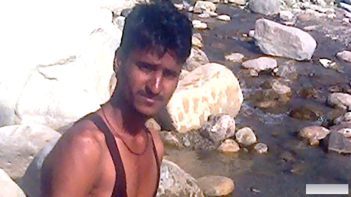 बाढ़ से उफनाई किला नदी में डूबा युवक, तलाश में जुटे गोताखोर, पुलिस का दावा- नशे में लगाई छलांग