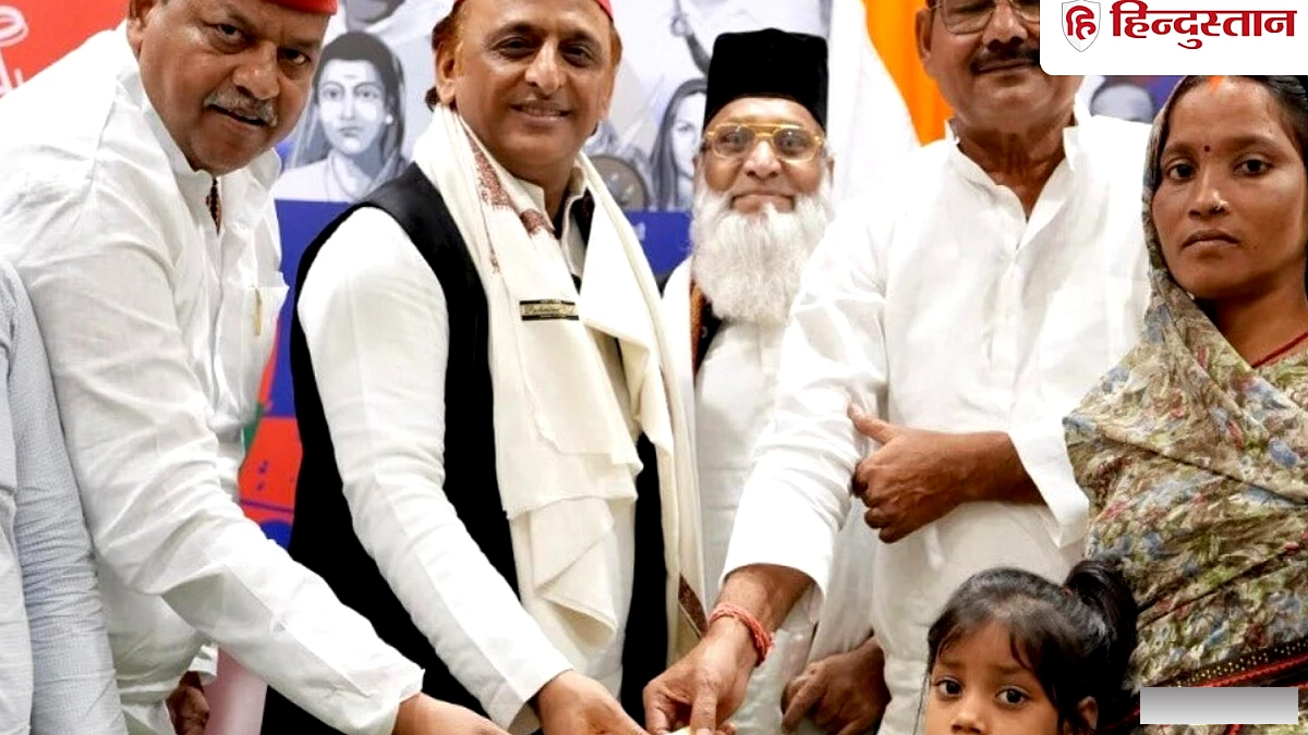 बलिया की दिव्यांग बेटी रागिनी से मिले अखिलेश; 2 लाख की मदद, बोले- KG से PG तक फ्री शिक्षा