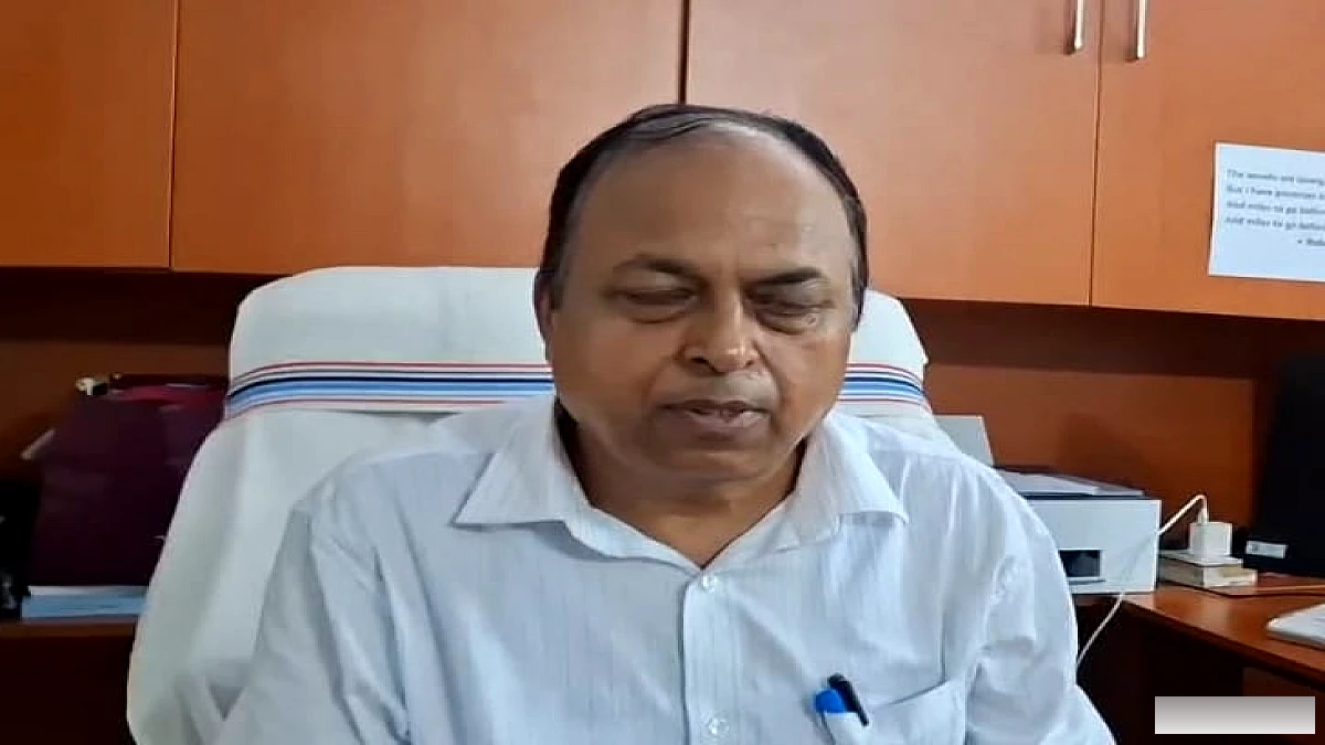 रील बनाने के चक्कर में फंसी छात्रा, परीक्षा केंद्र में मोबाइल ले जाने पर दो साल का हुआ निष्कासन