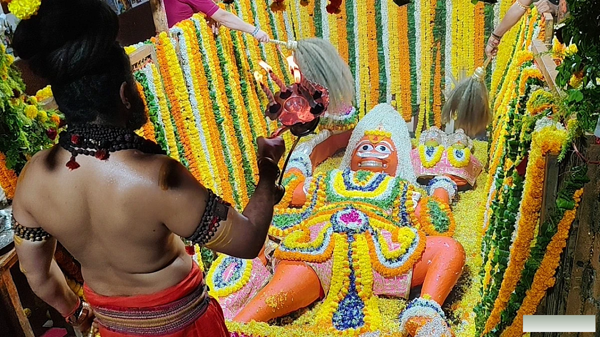 लेटे बजरंगबली मंदिर के कपाट 13‑दिन बाद खुले, आरती में गूँजे ‘जय श्री राम’ के नारे