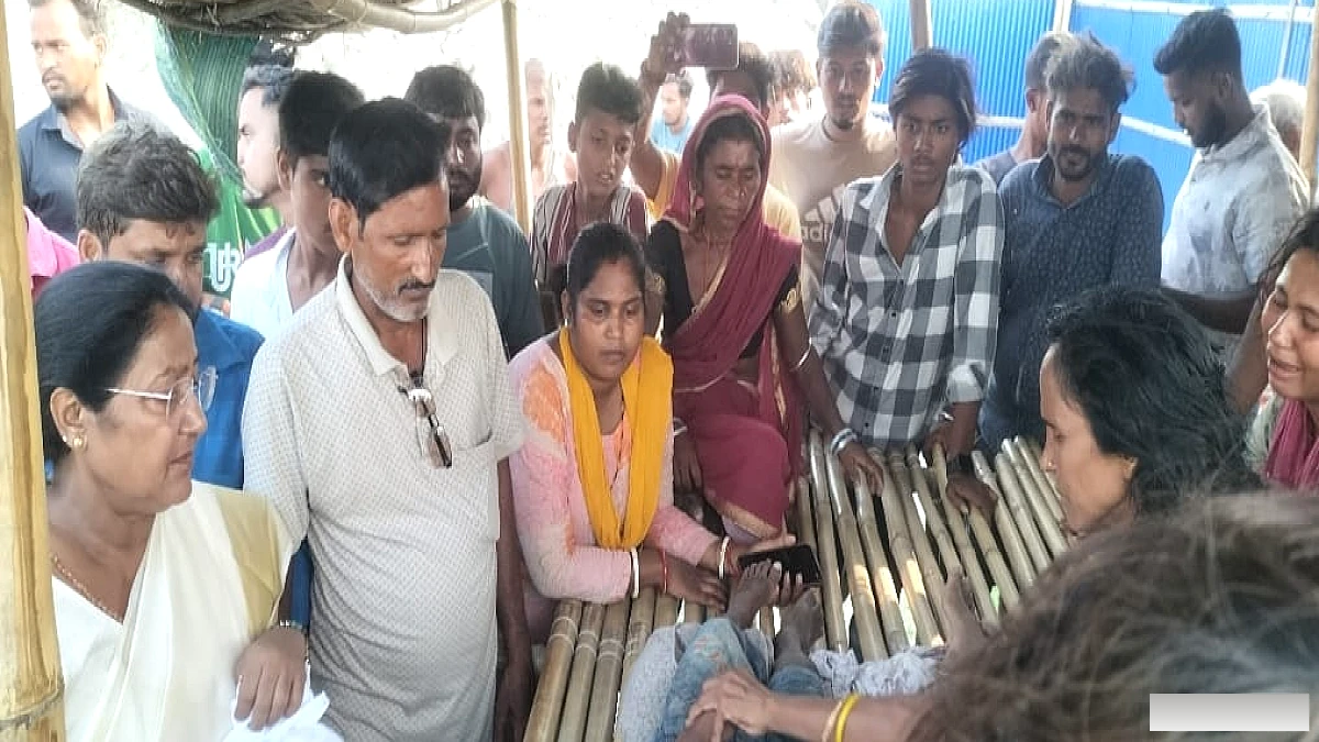 अररिया में मिट्टी के ढेर का कहर, दबने से दो मासूमों की मौत; शव रख ग्रामीणों ने दो घंटे जाम किया हाईवे