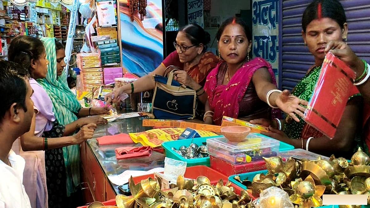 मुजफ्फरपुर में तीज की धूम, लहठी बाजार में उमड़ी सुहागिनों की भीड़; खरीदारी से गुलजार हुआ बाजार