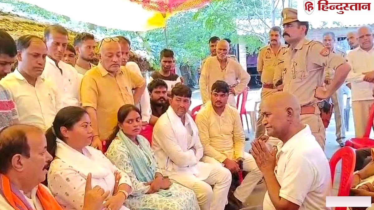 विधायक पल्लवी पटेल जंगल के रास्ते से विनोद साहनी के घर गोंडा पहुँचीं, पुलिस ने नाकेबंदी की