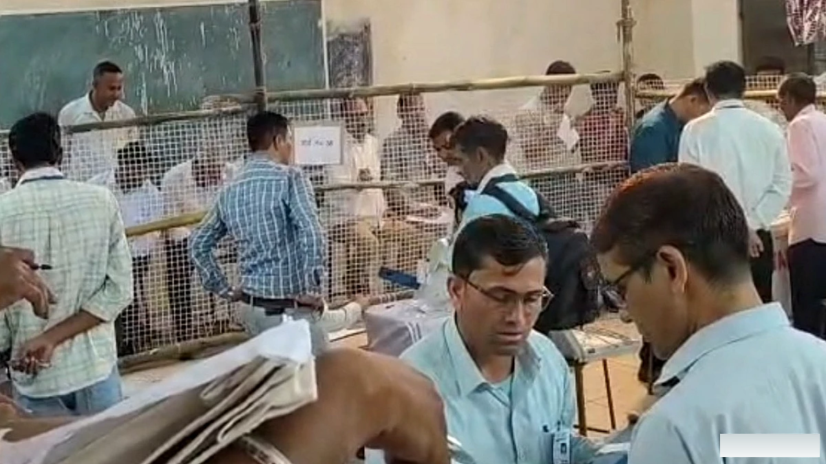 बीजेपी ने 163 में जीत दर्ज, कांग्रेस 103, निर्दलीय 43